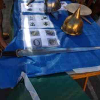 Click para ampliar. Pulsa en el nombre para ver la ficha. ESPADA Y CASCO